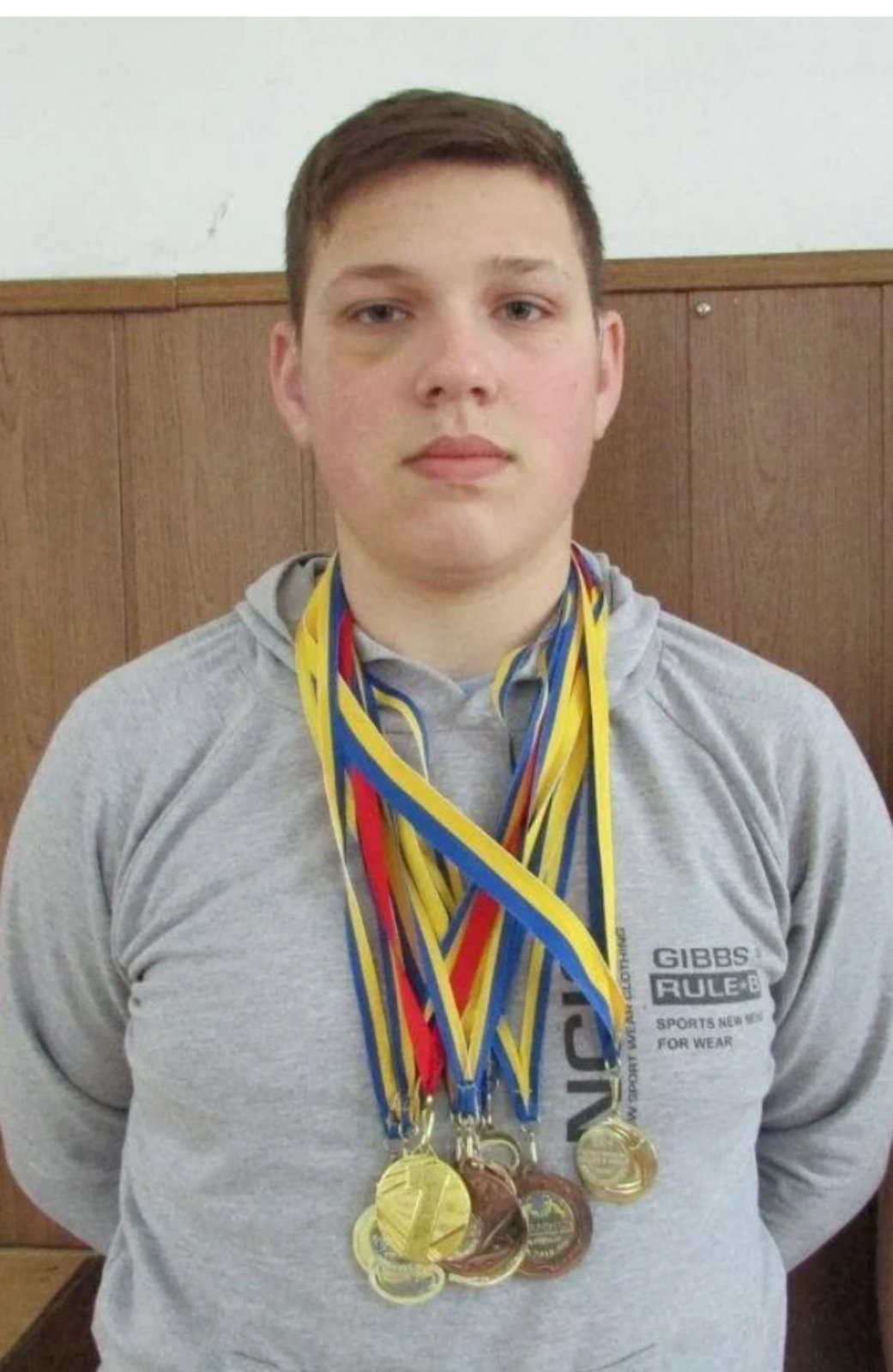 ЗНАЙ НАШИХ!